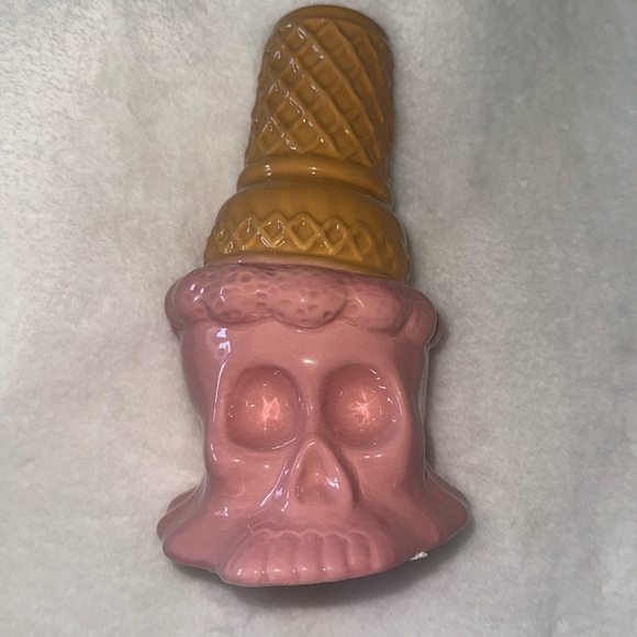 ☠️🍦Skull Ice Cream Cone Ceramic Figurine Unique Halloween Summerween 8" ☠️🍦 - Picture 1 of 6